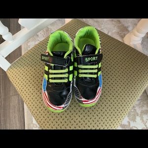 Kids Light Up Flashing LED Roller/Skate Shoes